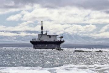 Aprueba Biden proyecto petrolero en Alaska