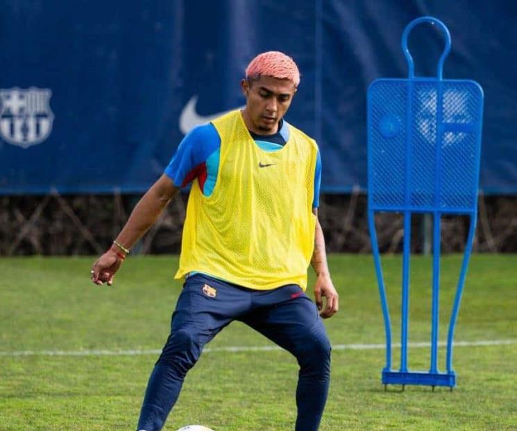Cedería Barcelona al mexicano Julián Araujo