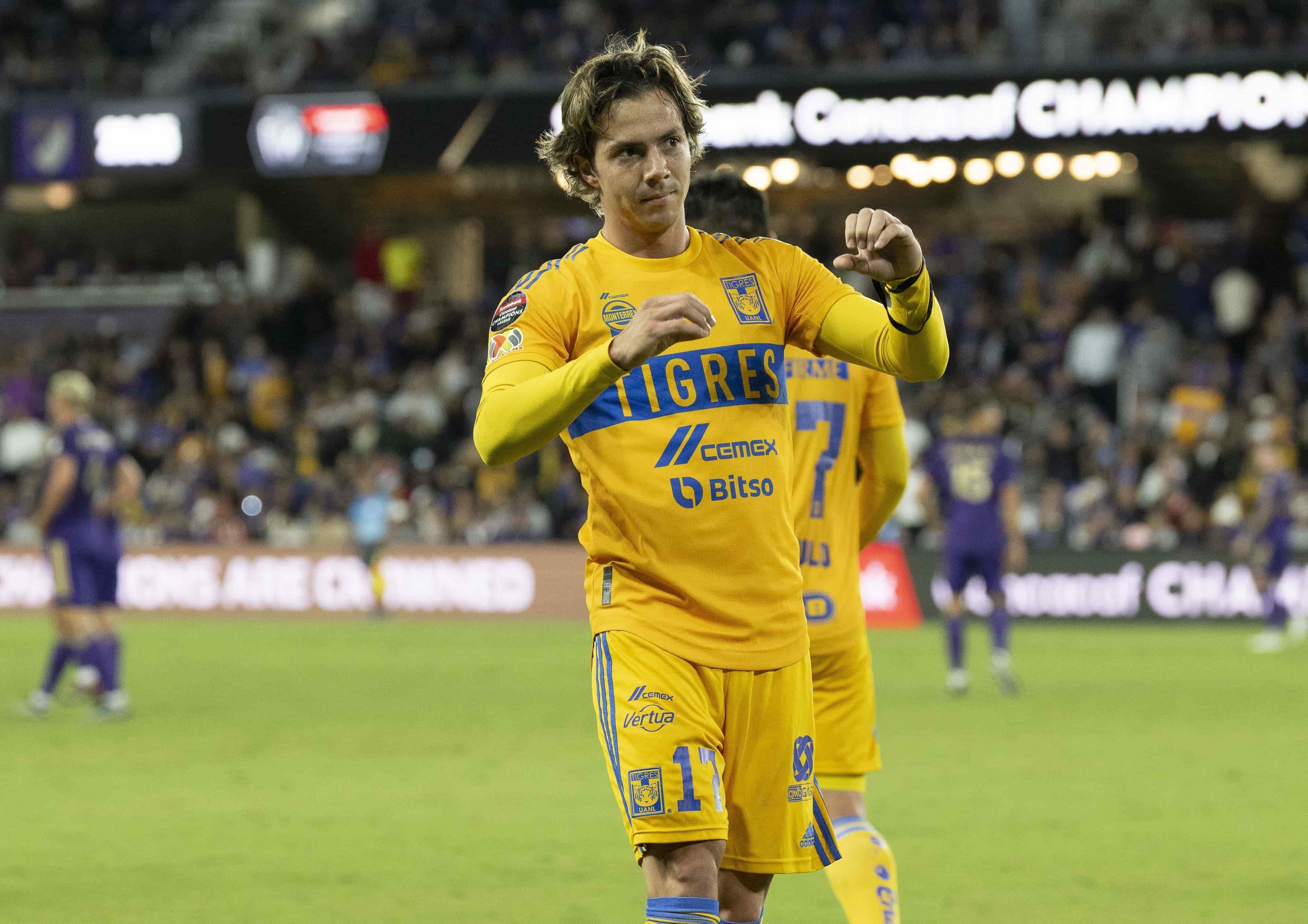 Sebastián Córdova hace el 1-0.