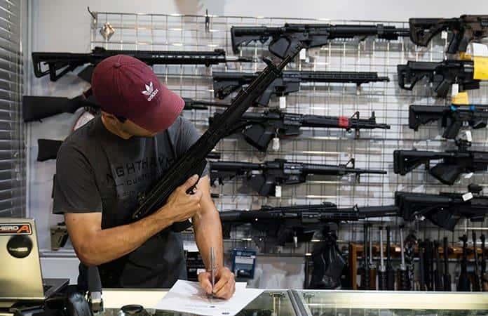 Apelan decisión de desechar demanda contra armerías