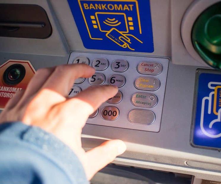 Recomienda Hacienda no sacar dinero de bancos