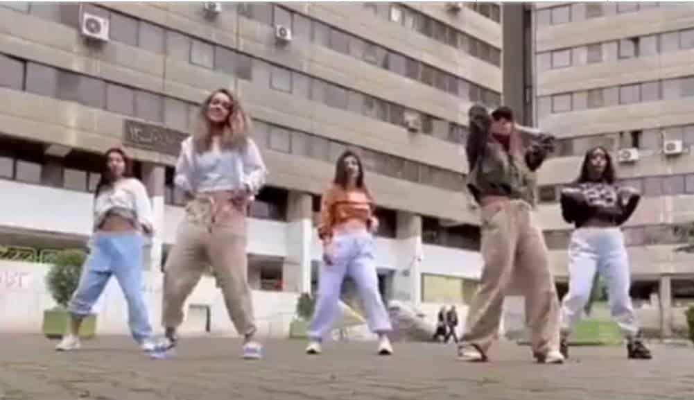 Mujeres iraníes protestan al ritmo de Calm Down