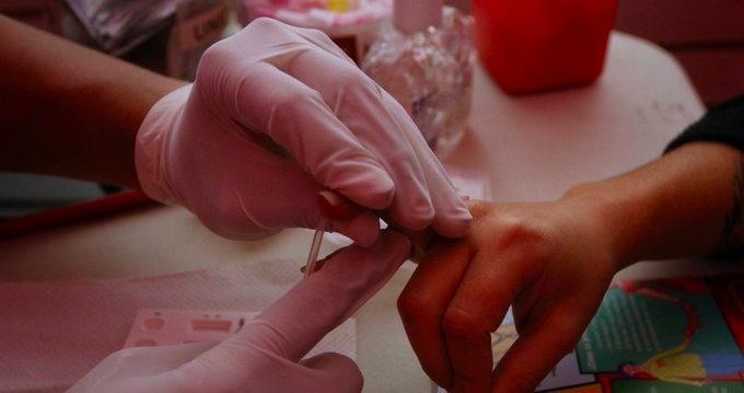 Mujer “se cura” de VIH gracias a trasplante de células madre