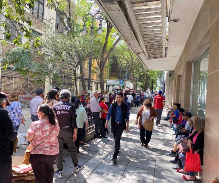 Sufren para hacer cobro de bienestar por falla en cajeros