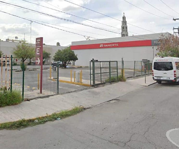 Sale del banco y le roban 98 mil pesos Sale del banco y le roban 98 mil pesos