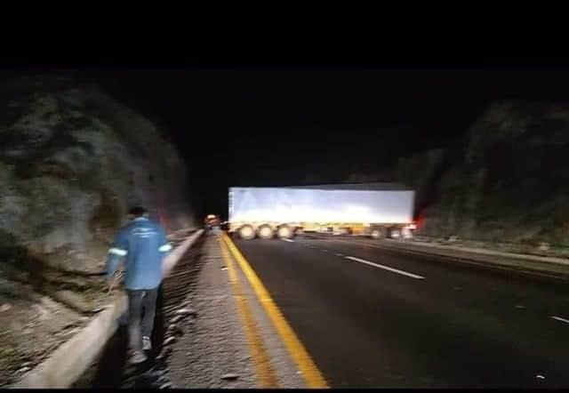 Colapsa vialidad accidente en Carretera a Saltillo