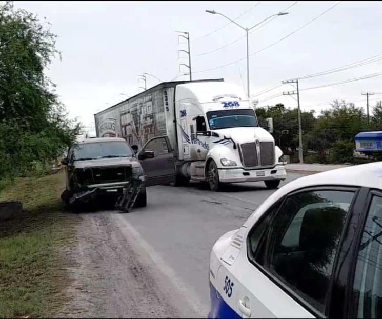 Resulta herido en choque frontal