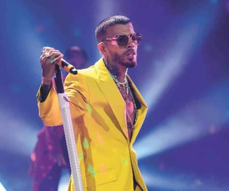 Le lanzan celular a Rauw Alejandro en concierto Le lanzan celular a Rauw Alejandro en concierto