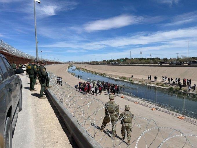 Endurecen Texas y Florida acciones contra los migrantes