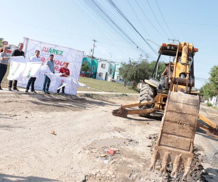 Siguen pavimentando calles en Juárez