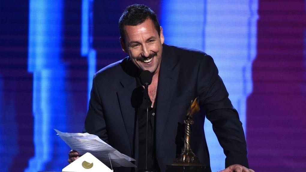 Honran a Adam Sandler por su trayectoria en la comedia