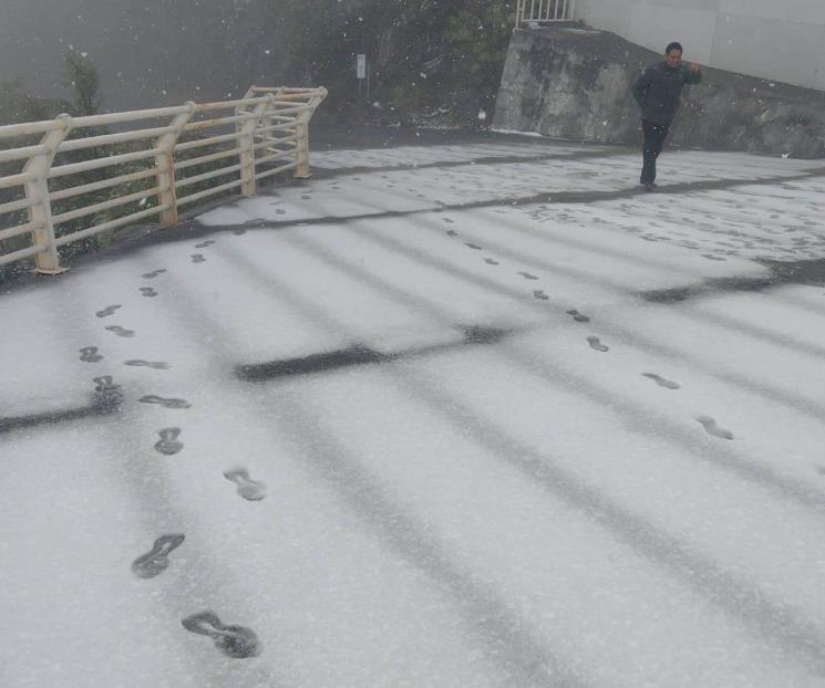 Cae aguanieve en Santiago y Bustamante