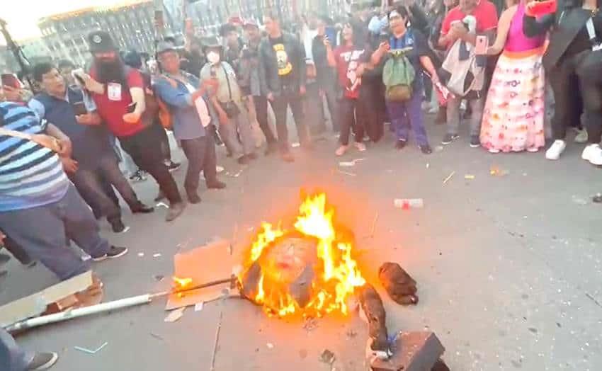 Queman figura de ministra