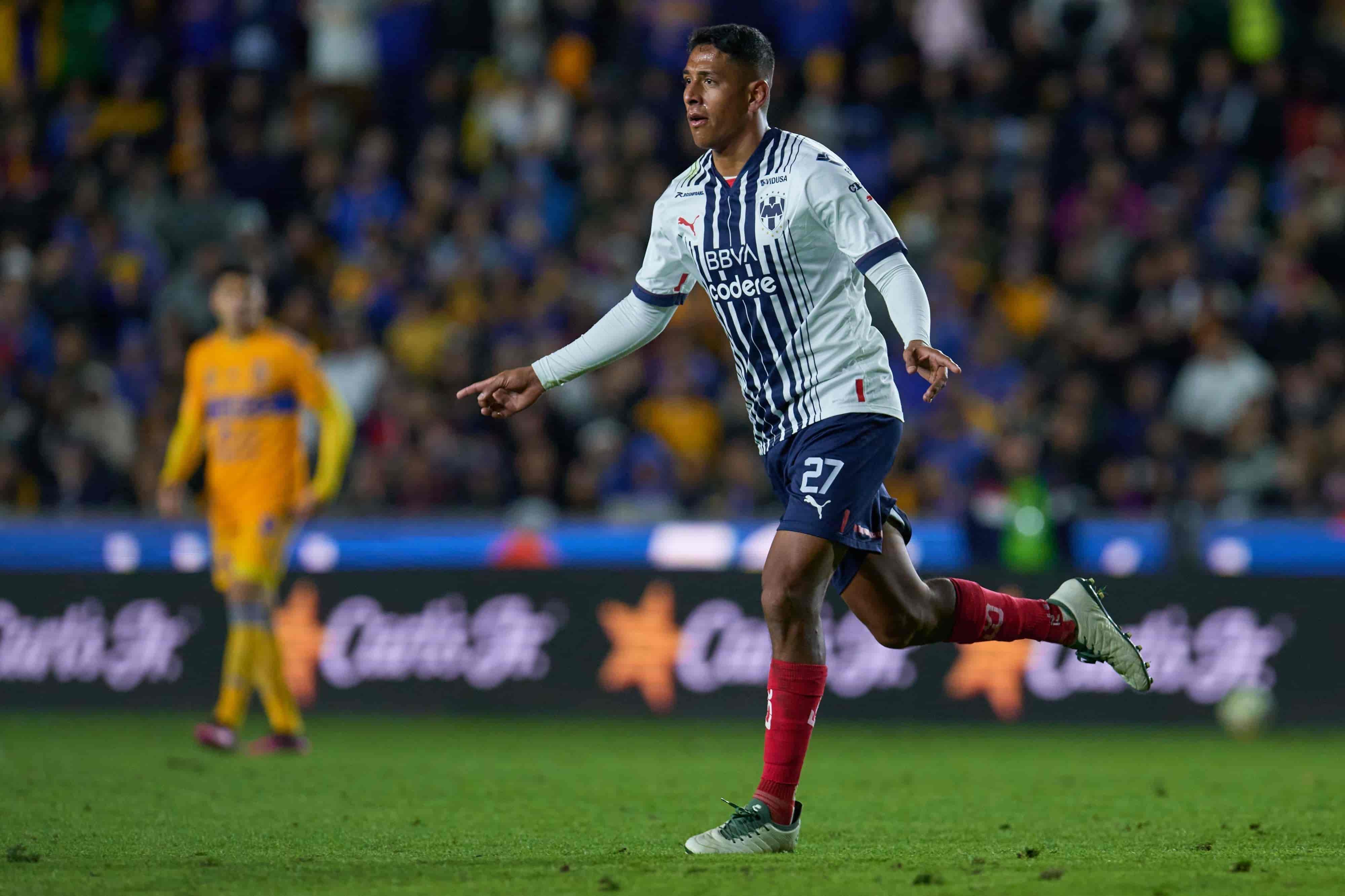 Luis Romo hace el gol de la victoria.