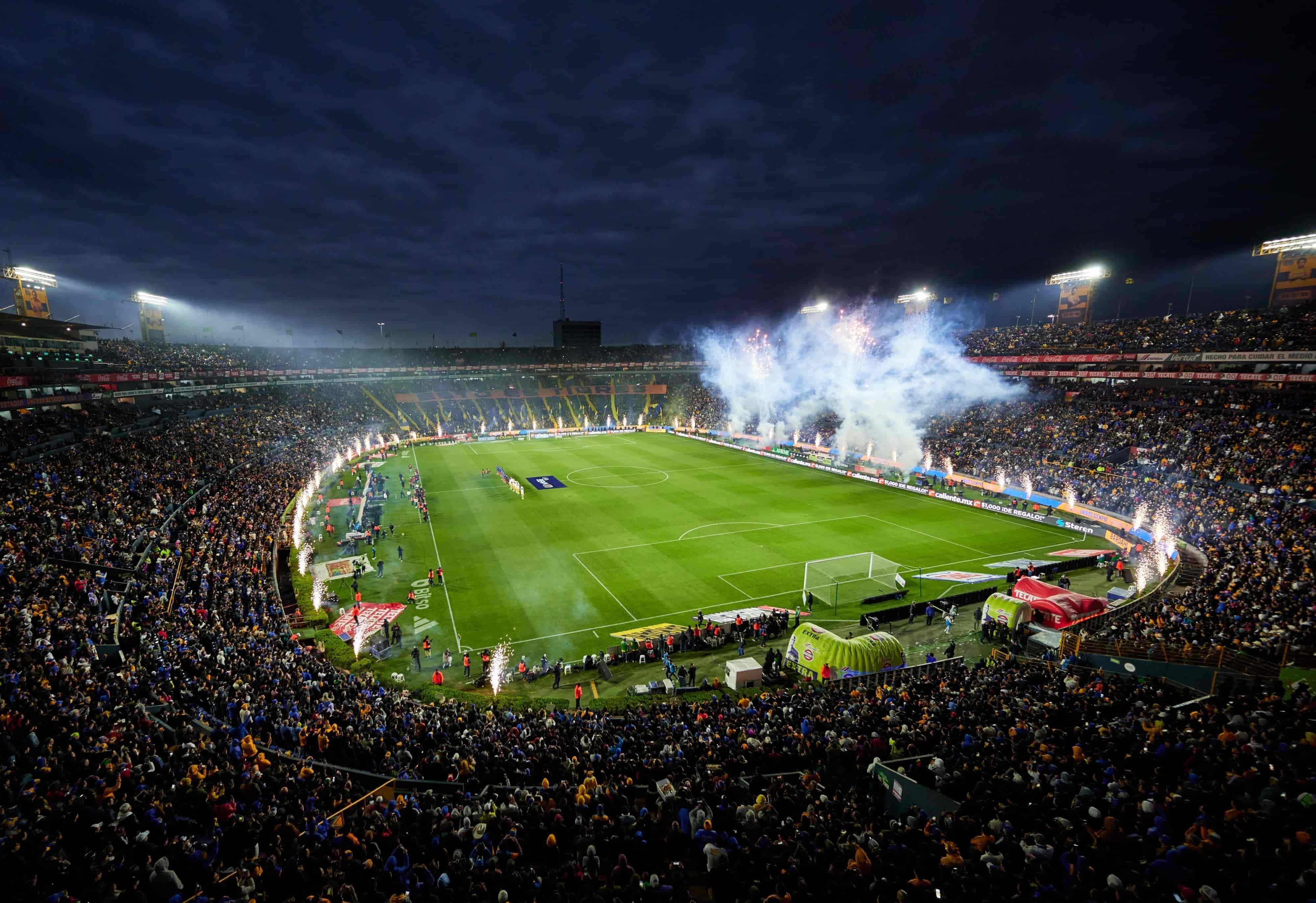 Estadio Universitario.