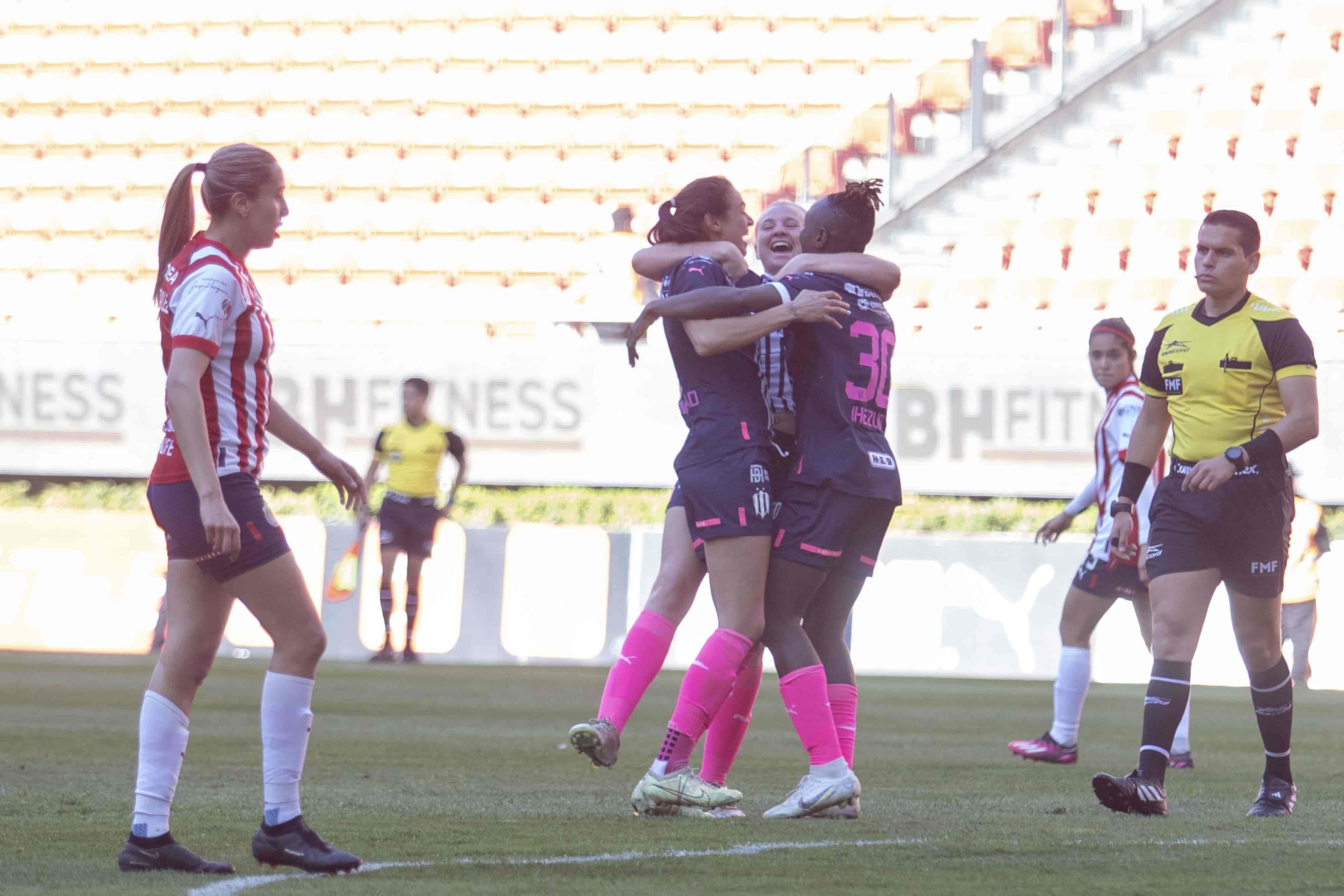 Carlee Giammona hace el 1-0.