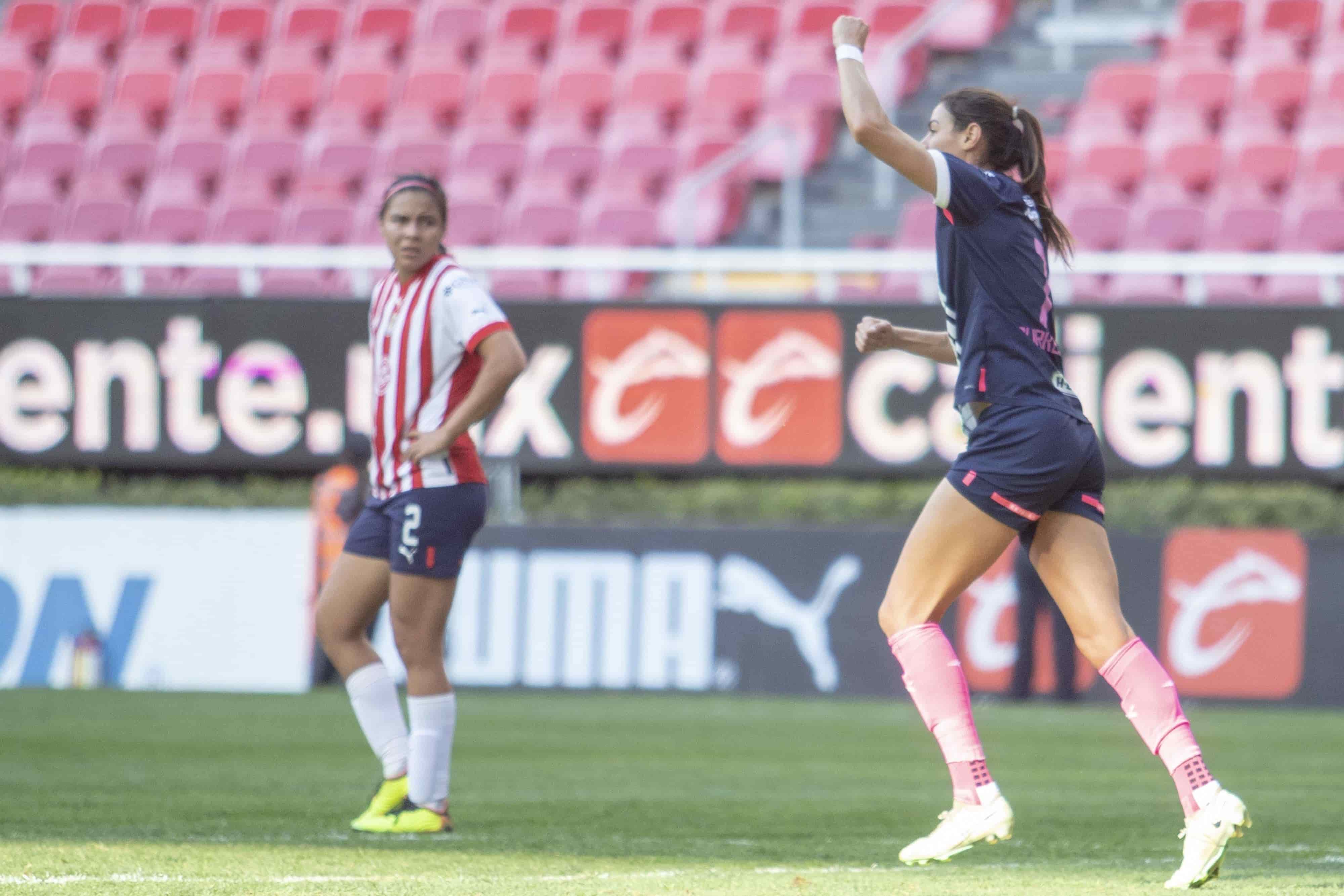 Christina Burkenroad hace el 2-0.