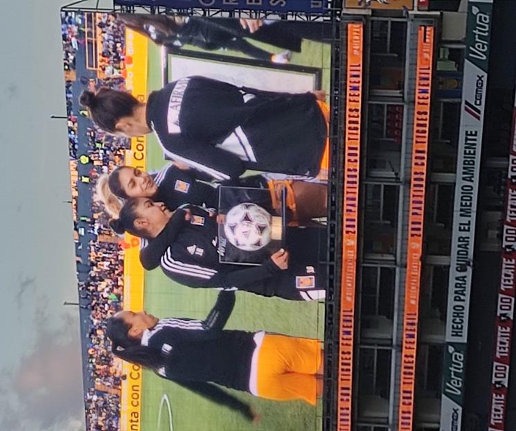 Reconocen a Carmelina Moscato y Belén Cruz