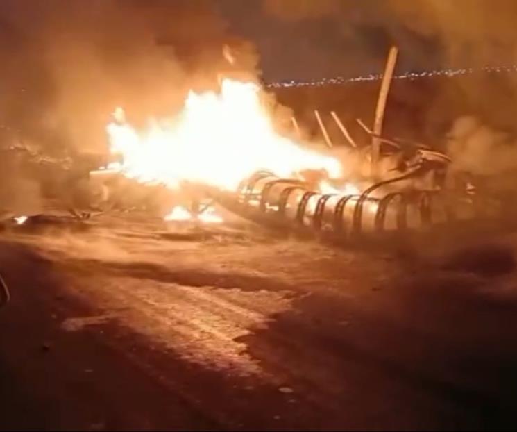 Se incendian tráileres tras chocar en Libramiento