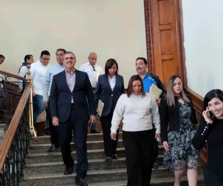 Sostienen Alcaldes y Tesorero encerrona en Palacio 