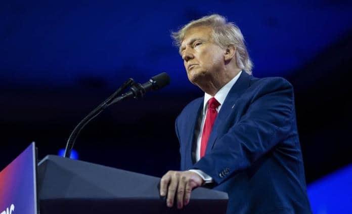 Trump podría ser elegido aún si es acusado por un crimen