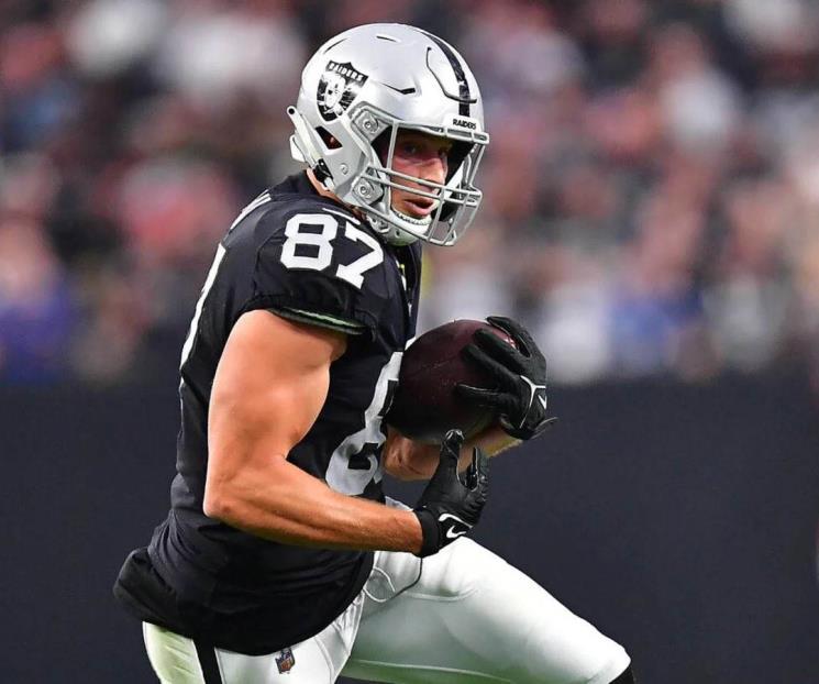 Anuncia Foster Moreau que padece cáncer