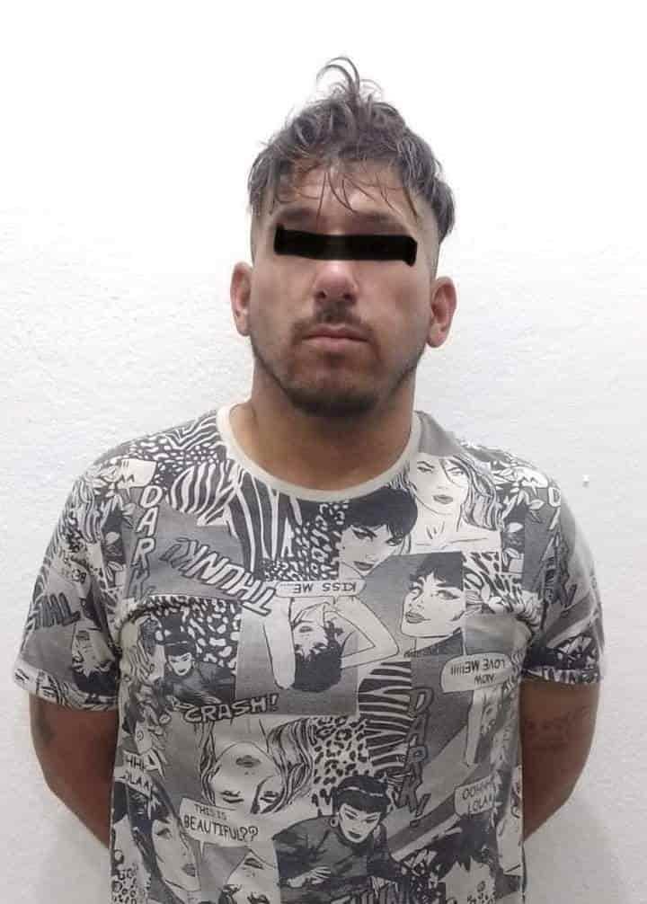 Detienen a dos en vehículo robado Detienen a dos en vehículo robado