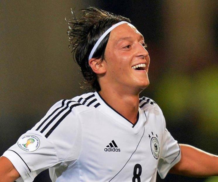 Anuncia Özil su retiro de las canchas