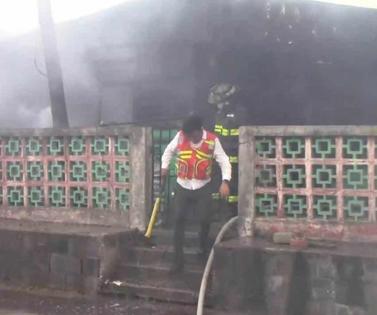 Se incendia casa en Cadereyta