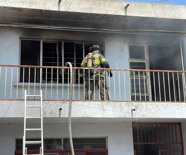 Arde vivienda en la colonia Terminal
