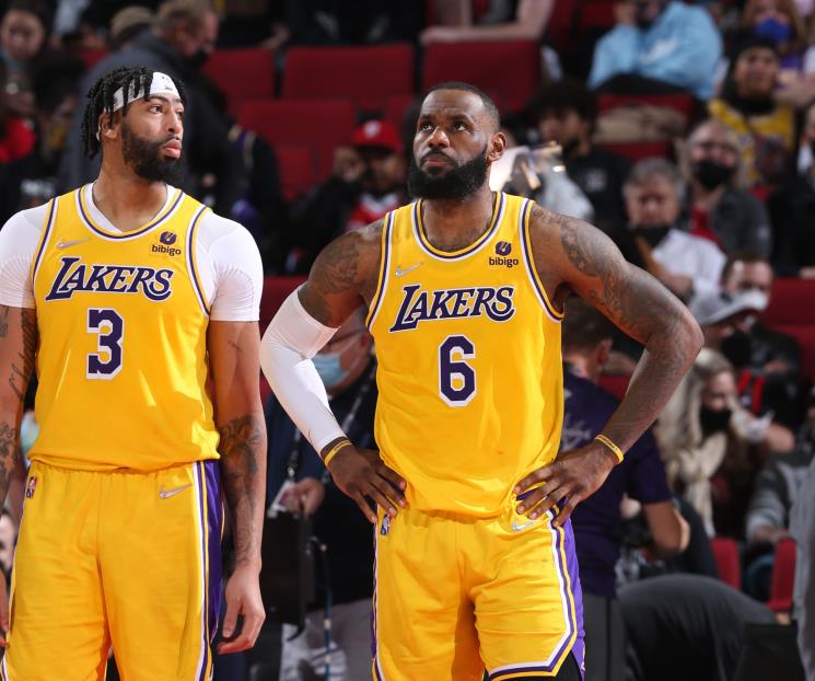 Ganan Lakers y aún sueñan con playoffs