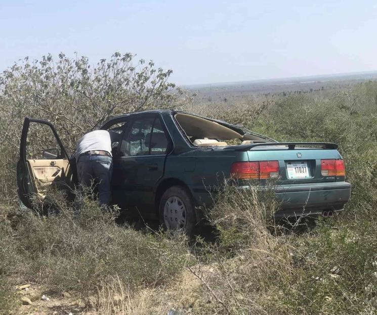 Vuelca familia en Linares