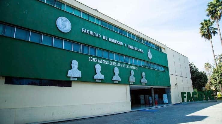 Sigue el estira y afloja en la Facultad de Leyes