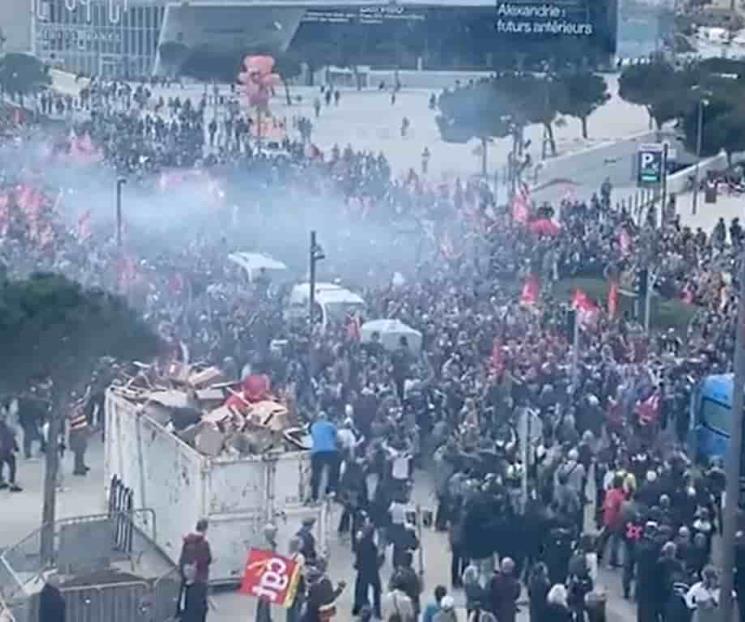 Sale a la calle 1 millón de franceses