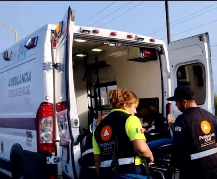 Descubren a grupo de migrantes en autobús