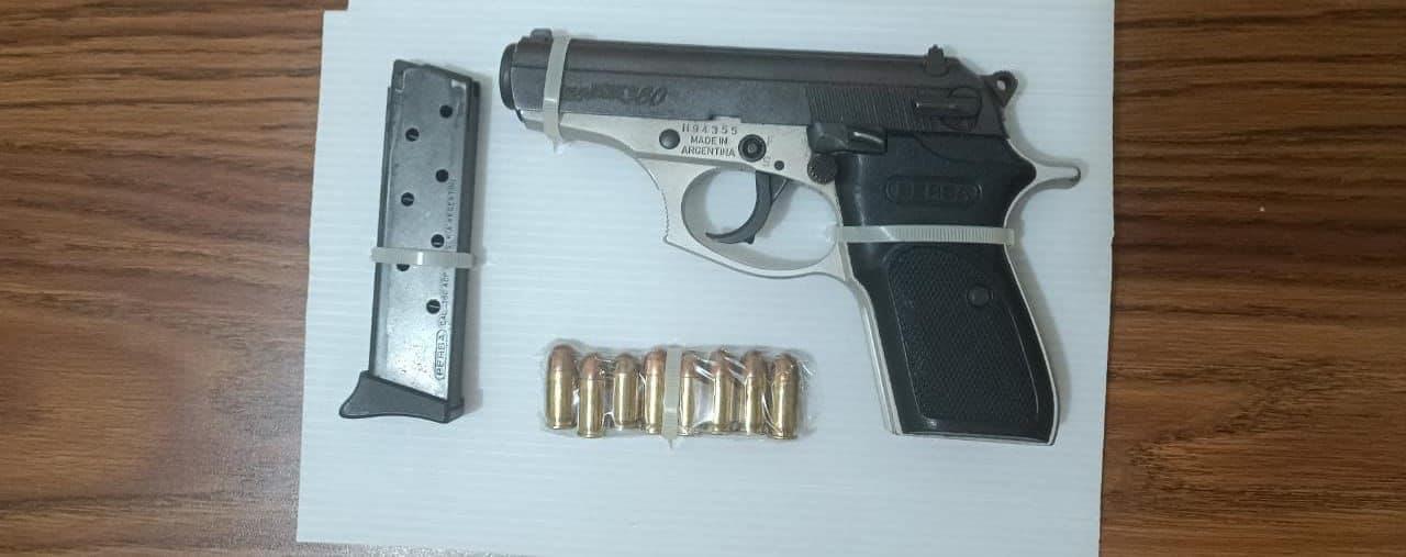 Cae con arma de fuego