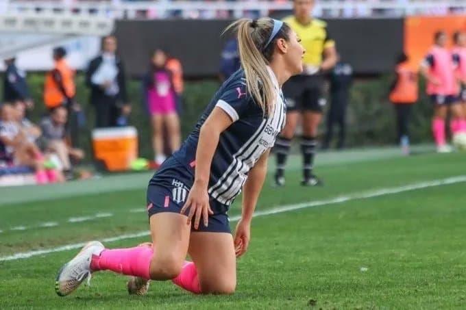 Recuperan Rayadas a Karol Bernal 