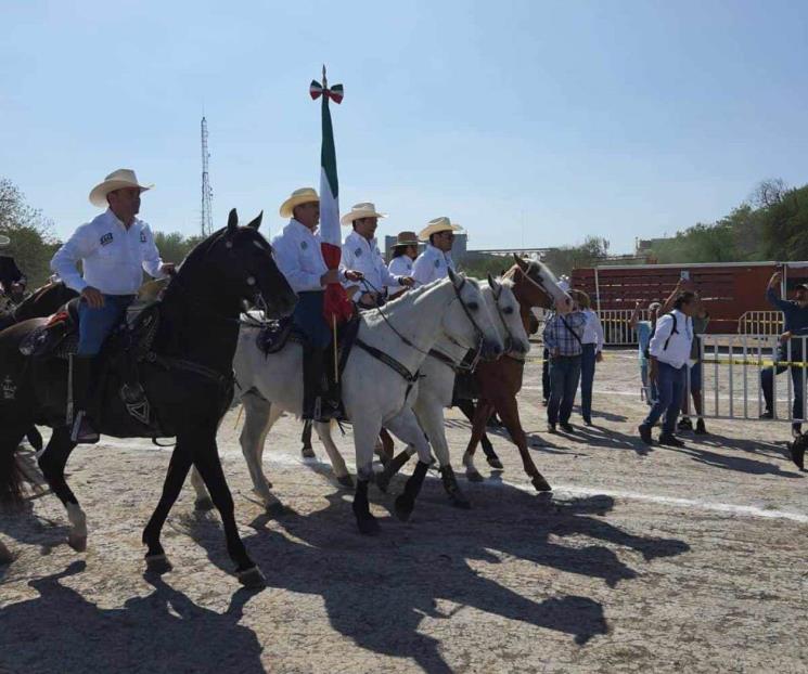 Realiza Apodaca cabalgata por el 172 aniversario