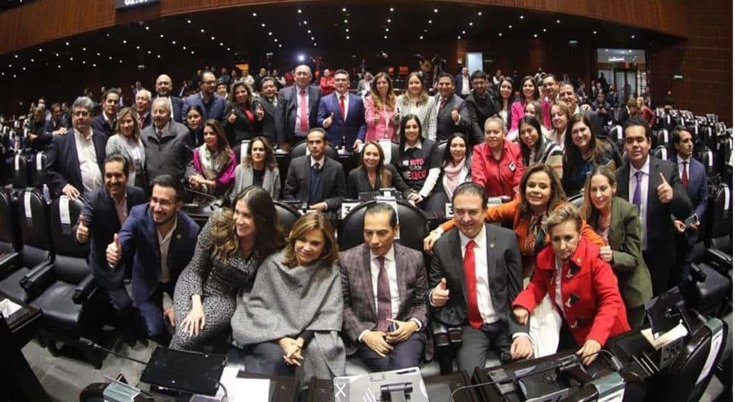 Celebran diputados del PRI fallo de la Corte sobre Plan B Celebran diputados del PRI fallo de la Corte sobre Plan B