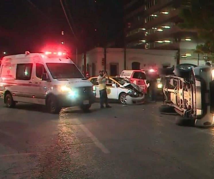 Deja choque y volcadura cuatro lesionados