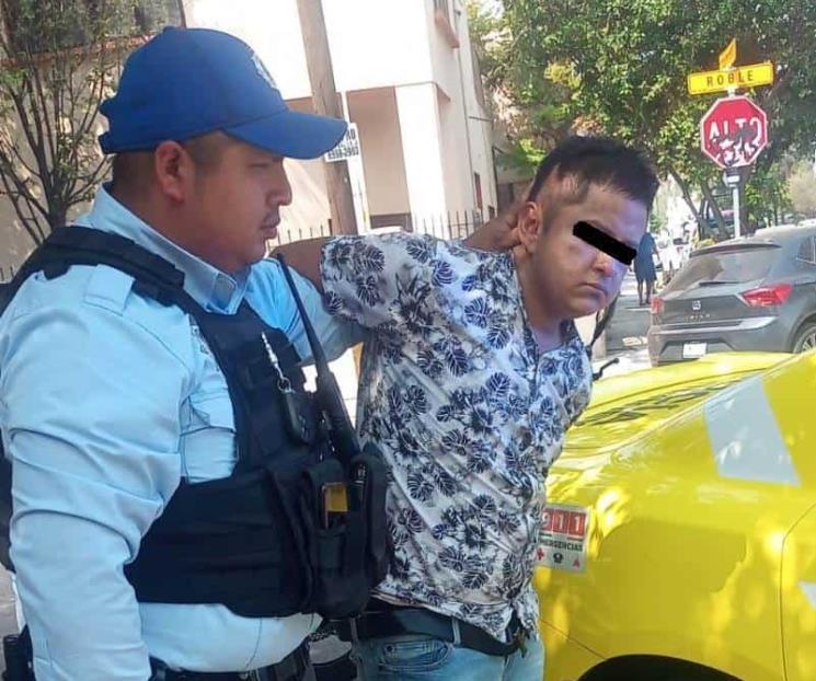 Asalta negocio con machete en mano y lo detienen Asalta negocio con machete en mano y lo detienen