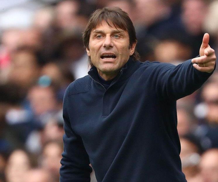 Tottenham cesa a Conte como director técnico
