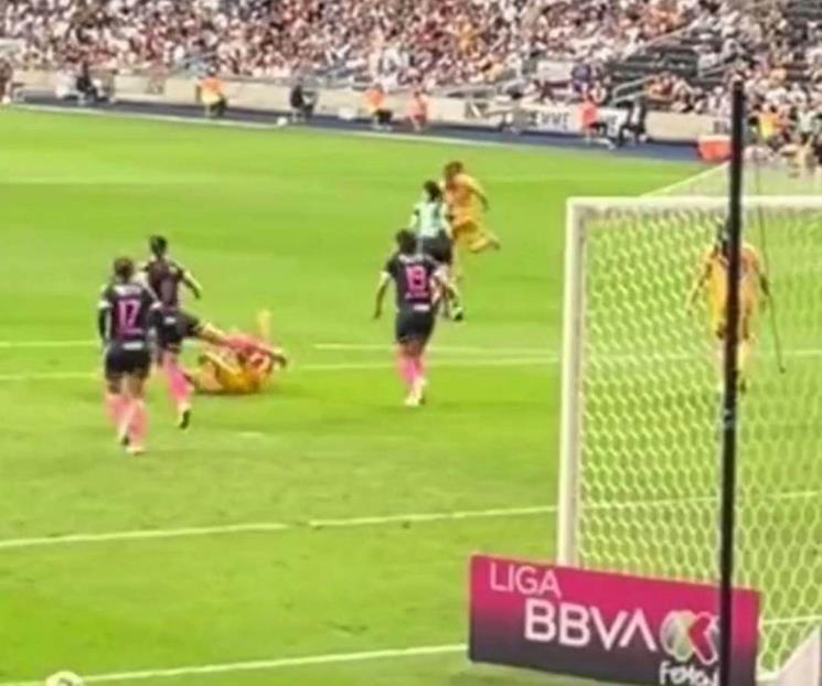 Hubo agresión de ‘Burky’ sobre Maricarmen en Clásico Femenil Hubo agresión de ‘Burky’ sobre Maricarmen en Clásico Femenil
