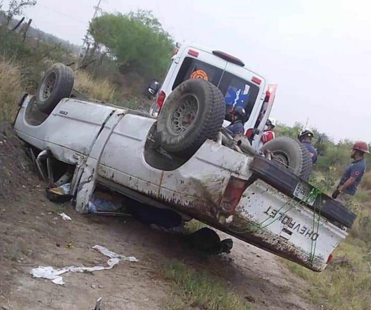 Deja volcadura en General Terán una mujer sin vida