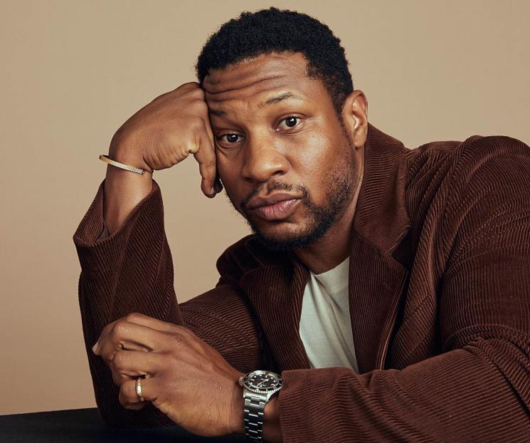 Tras arresto, acusan a Jonathan Majors de agresión y acoso Tras arresto, acusan a Jonathan Majors de agresión y acoso