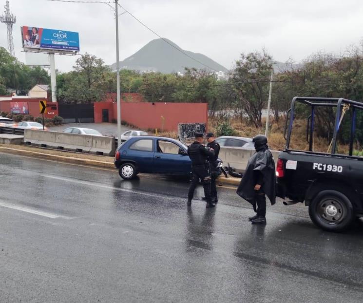Balean a hombre sobre Av. Garza Sada