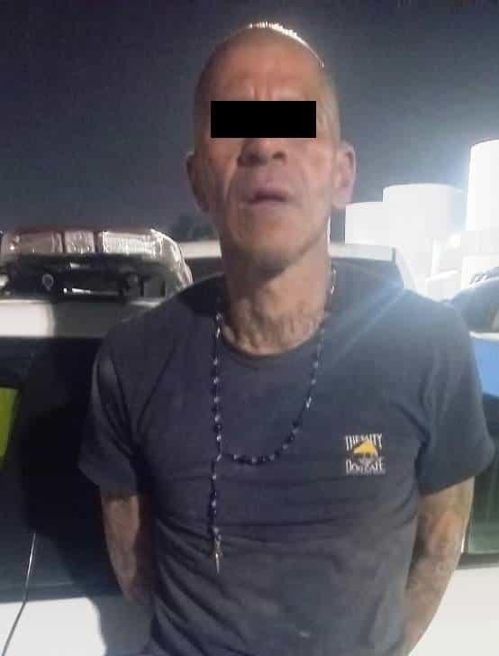 Amenaza con machete a mujer