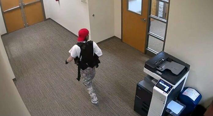 Atacante de Nashville tenía siete armas y padres no sabían