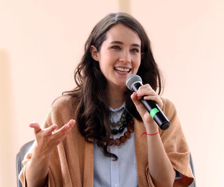 Sufre ataque staff de Ximena Sariñana