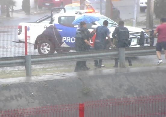 Un joven residente de la colonia Topo Grande fue arrastrado más de 300 metros, por la corriente de agua de un canalón, ubicado en Escobedo